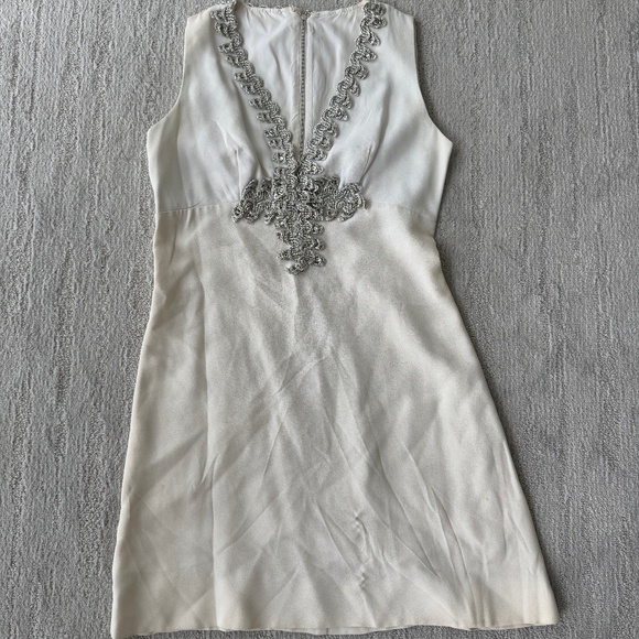 Vintage 60s White & Silver Details Shift Dress Size 6 - Picture 1 of 3
